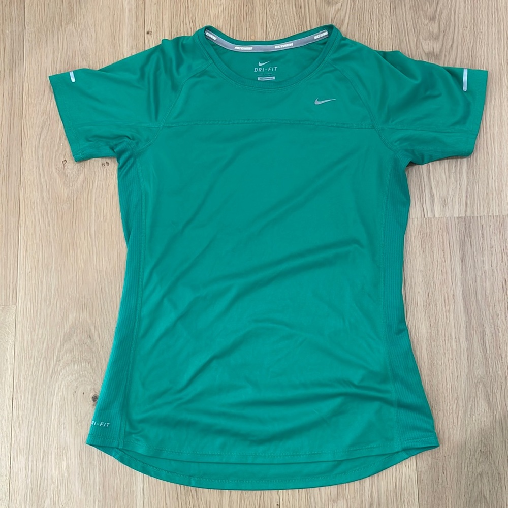 Nike running shirt size M